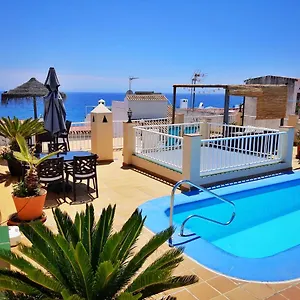https://villa-carabeo-playa.hotelsinnerja.org